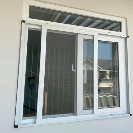 cách vệ sinh cửa lưới chống muỗi tại cửa sổ