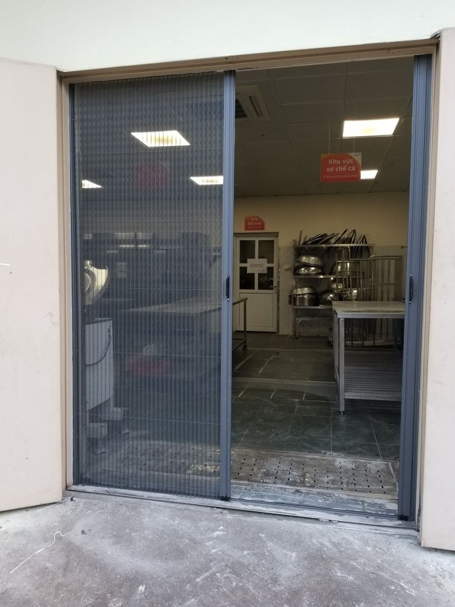 Cửa ngăn côn trùng màu xám