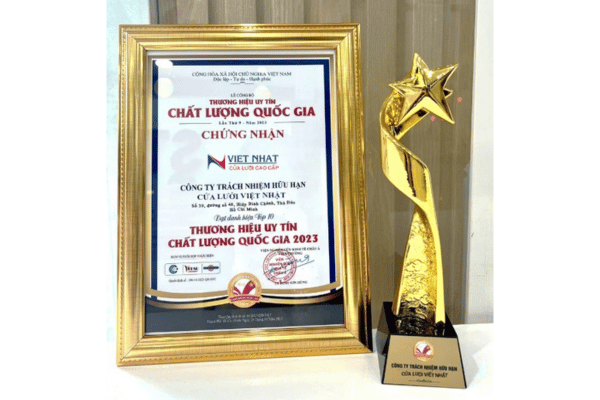Chứng nhận Thương Hiệu Uy Tín Chất Lượng Quốc Gia 2023 của Cửa Lưới Việt Nhật